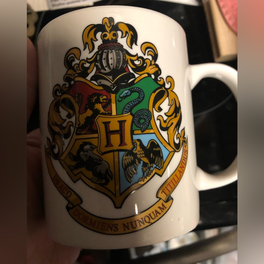 🎃Paladone Wizarding World Coat of Arms- 595 $15 or $12 w/offer *mug deal